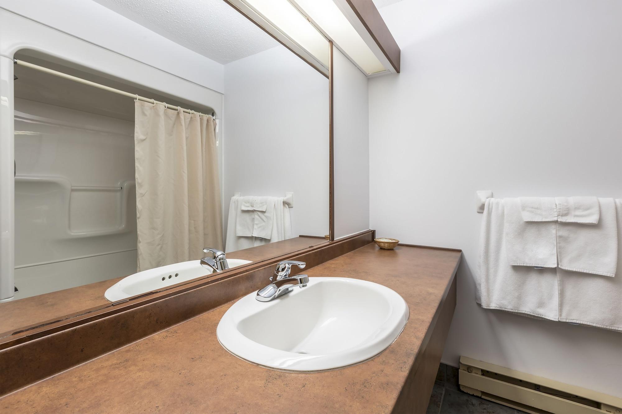 Hotel Baie Saint Paul Екстер'єр фото