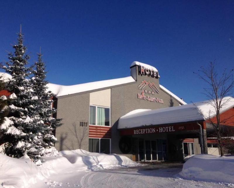 Hotel Baie Saint Paul Екстер'єр фото